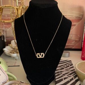 Elegant Gold Necklace with Crystal Accents